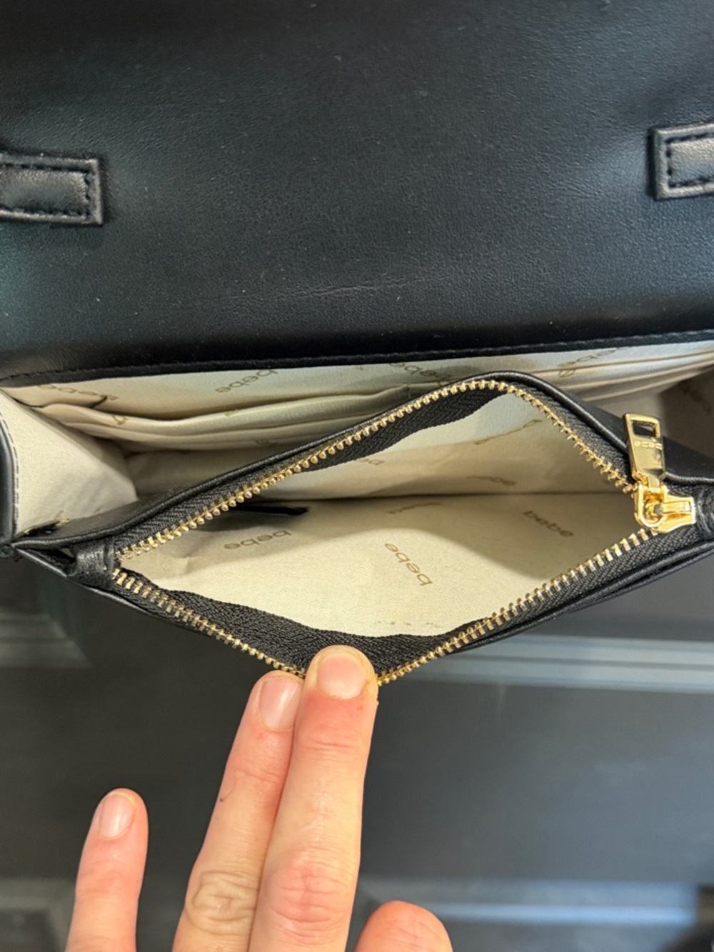 *NEW* bebe Black Quilted Crossbody with Gold Chain - Picture 3 of 3